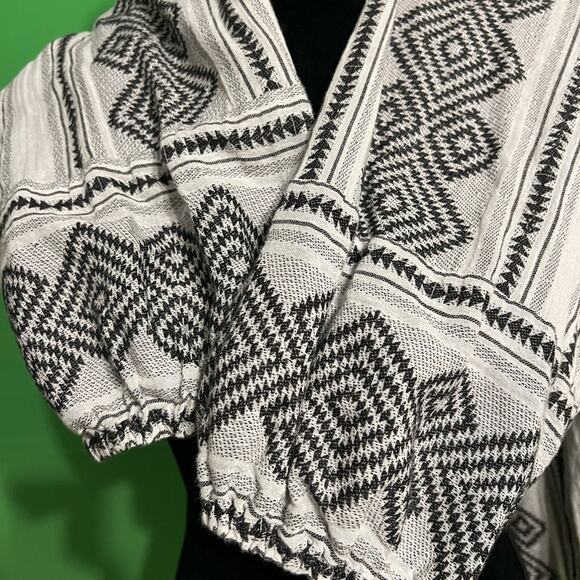 Velvet by Graham & Spencer Louise Jacquard Top - 100% Cotton Black Boho Classic - Picture 11 of 16